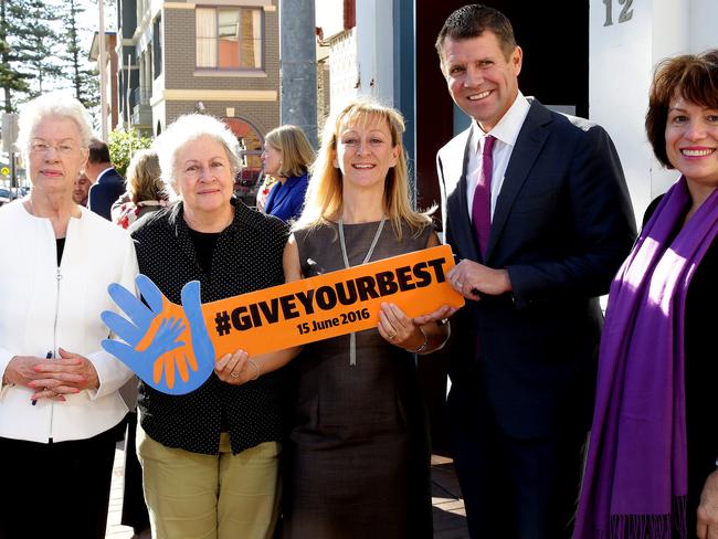 Volunteers Marian Pilone, Maria Chidzey, Jas Smith, with Premier Mike Baird and volunteer Anona le Page.