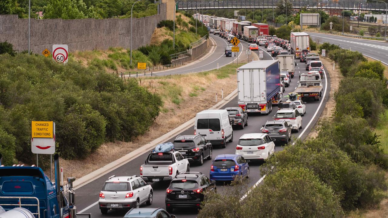 Hume Freeway Traffic delays after two trucks collide between Violet