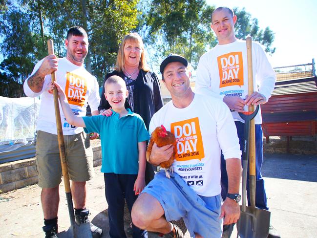 Carol Robson (principal), Craig Mills (facial hair), Shane Hunter, Zac (Tallowood kid client). Outdoors shot with Castle Hill RSL staff, Tallowood principal/kids and Do Something Day ambassador Nathan Hindmarsh. Purpose:Promote Castle Hill RSL ClubÕs involvement on Do Something Day, which will be a volunteering day where club staff will join the school and do various activities to improve/enhance the school via a working bee.