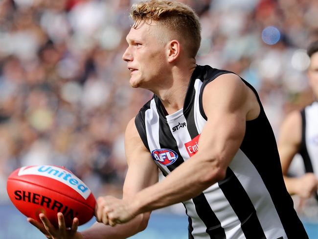 AFL Round 7. Collingwood v Carlton at the MCG. Adam Treloar by hand . Pic: Michael Klein