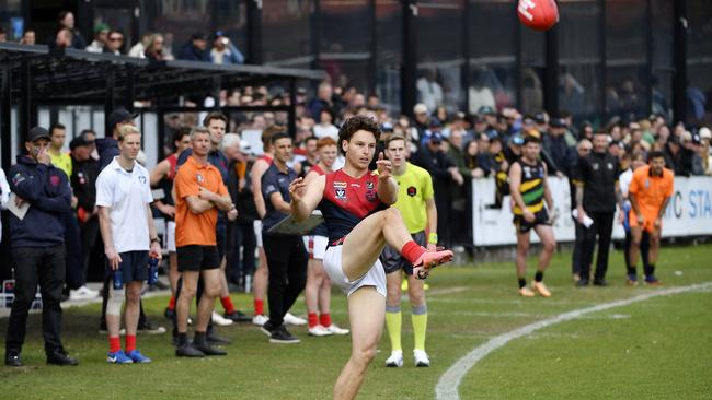 Williams kicks the ball into play. Picture: Andrew Batsch