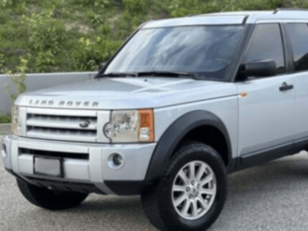 The thieves fled the scene in a silver 2008 Range Rover Discovery. Picture: Vic Police