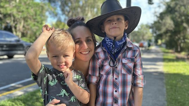 Ned Ruiter, mum Eliza Weis and Grade One student Angus Ruiter. Picture: Letea Cavander