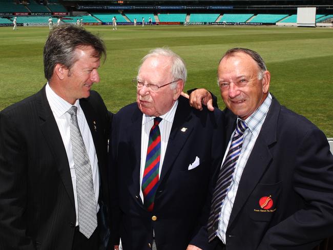 Steve Waugh (L) with Arthur Morris (C) and Doug Walters at the SCG.