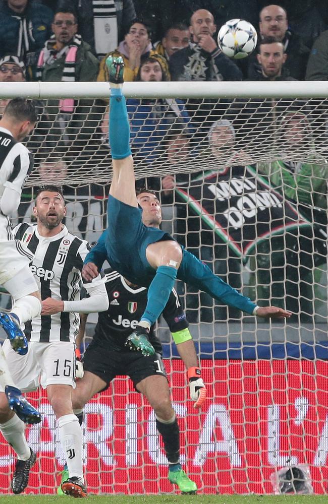 Cristiano Ronaldo Bicycle Kick vs Juventus at Champions League last night —  Hive