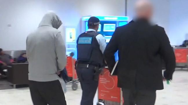 David Campbell arriving at Sydney Airport in 2018 accompanied by Australian Federal Police officers.