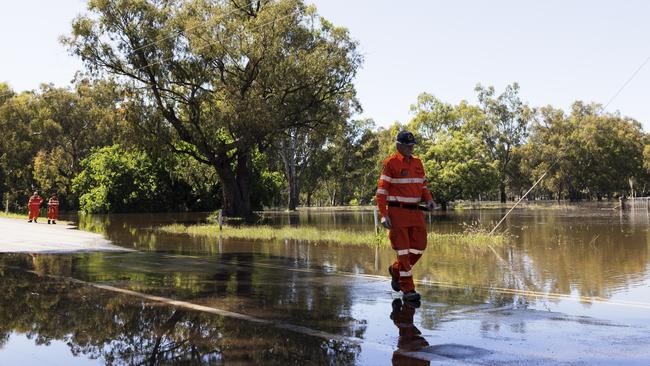 Residents in the NSW Central West town of Forbes are being told to stay on high alert. Picture: Brook Mitchell/Getty Images