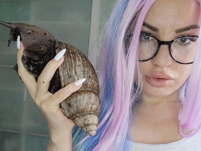 Kris Buckley with a snail. See SWNS story SWSMsnail. Meet the single mum who became a snail influencer and went from living off benefits to making six figures every year selling and breeding snails. Before breeding snails, Kris Buckley, from Munich, Germany was caring for her son who was hospitalised with a hole in his stomach, gastroschisis. Because she was caring for her son, whose details she would not reveal, she was unable to work and had to live off the state. Kris, who would not state her age, felt like she needed a hobby of her own, as all of her time was spent meeting his needs, so she decided to get a pet in 2017.