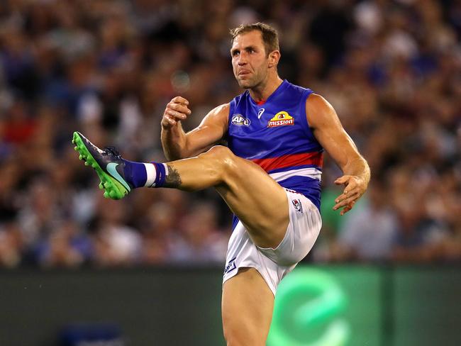 Travis Cloke kicks his first goal as a Bulldog in 2017. Picture: Michael Klein