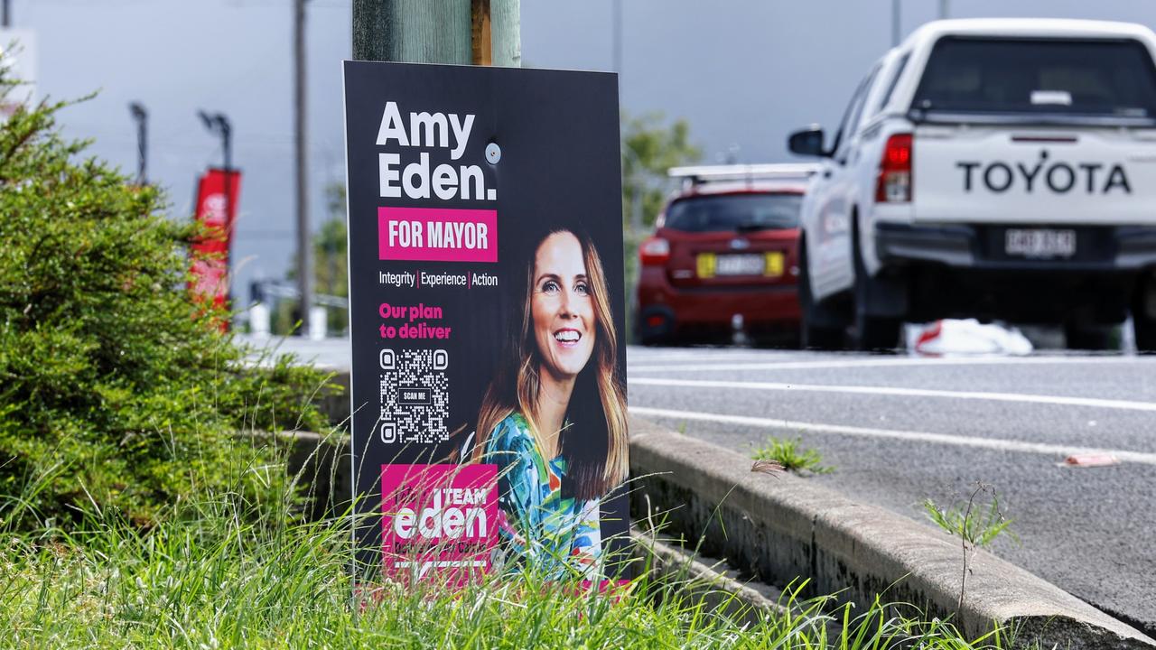 Former Cairns Regional Council CEO John Andrejic placed a corflute promoting Division 5 councillor and mayor aspirant Amy Eden outside ex-mayor Bob Manning’s home in Gordonvale earlier this month. Image: Brendan Radke