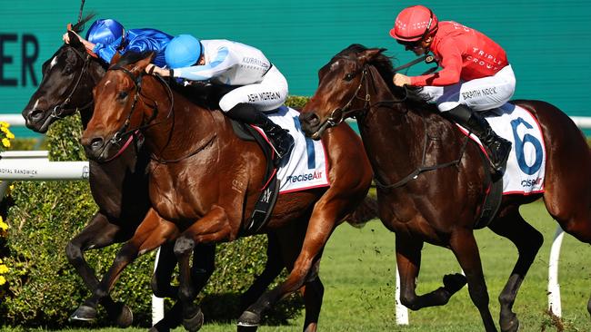 Hidden Motive and Ash Morgan (centre) hold out the fast-finishing outsider Kujenga (red) at Randwick. Picture: Getty Images