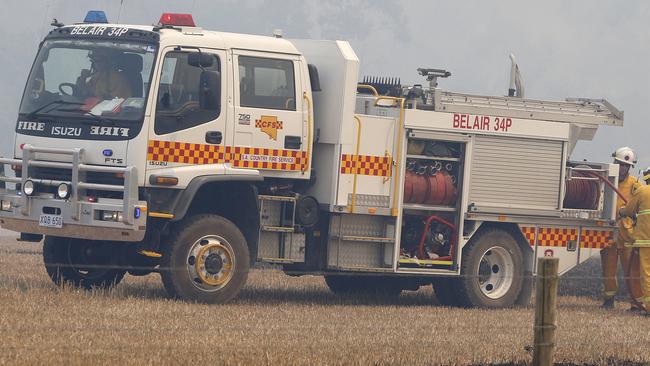 18/11/15 - Bushfire in the Kyeema National Park - Picture Simon Cross