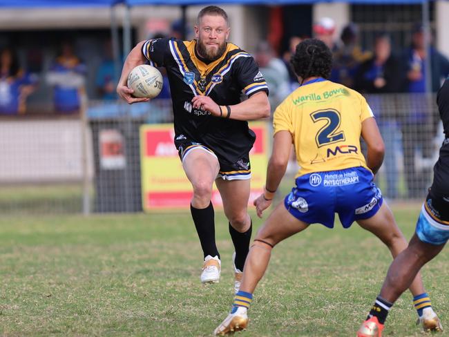 Jets forward Coedi Towney sizes up Sean Trindall. Picture: Steve Montgomery/Ourfootyteam