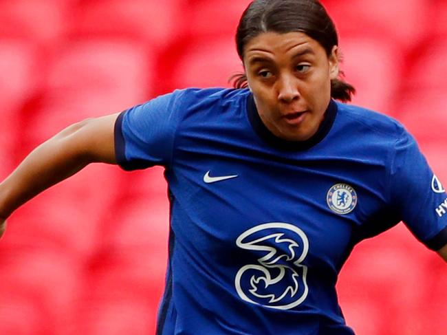 Chelsea's Australian striker Sam Kerr (C) vies for the ball against Manchester City's English defender Steph Houghton (R) during the English FA Women's Community Shield football match between Chelsea and Manchester City at Wembley Stadium in north London on August 29, 2020. (Photo by ANDREW COULDRIDGE / POOL / AFP) / NOT FOR MARKETING OR ADVERTISING USE / RESTRICTED TO EDITORIAL USE