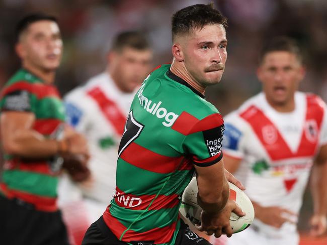 SYDNEY, AUSTRALIA - FEBRUARY 17:  Lachlan Ilias of the Rabbitohs shapes to pass during the NRL Pre-Season Challenge round one match between St George Illawarra Dragons and South Sydney Rabbitohs at Netstrata Jubilee Stadium on February 17, 2024 in Sydney, Australia. (Photo by Matt King/Getty Images)