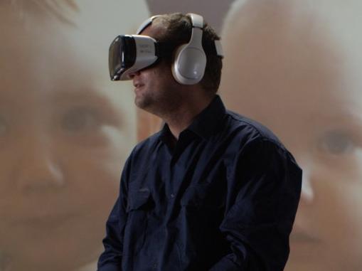 Jason Larke watches his son's birth from 4000km away on a Samsung Galaxy VR headset