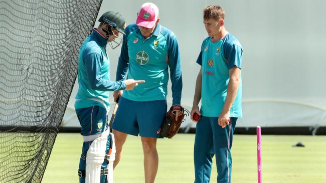 Steve Smith shows off his injured finger after copping a blow in the SCG nets. Picture: Getty