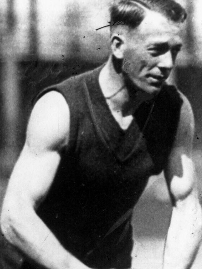 Melbourne's Ivor Warne-Smith in action.