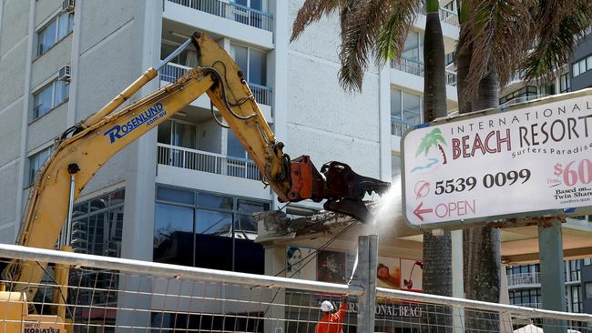 Beach Resort's demolition begins