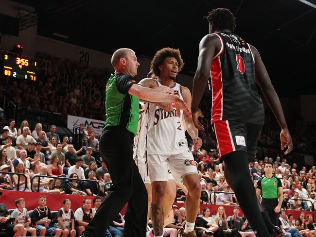 Jaylen Adams and Wani Swaka Lo Buluk tussle. Picture: Mark Metcalfe/Getty Images