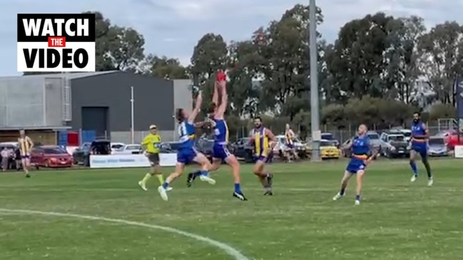 Eddie Betts makes shock country football appearance