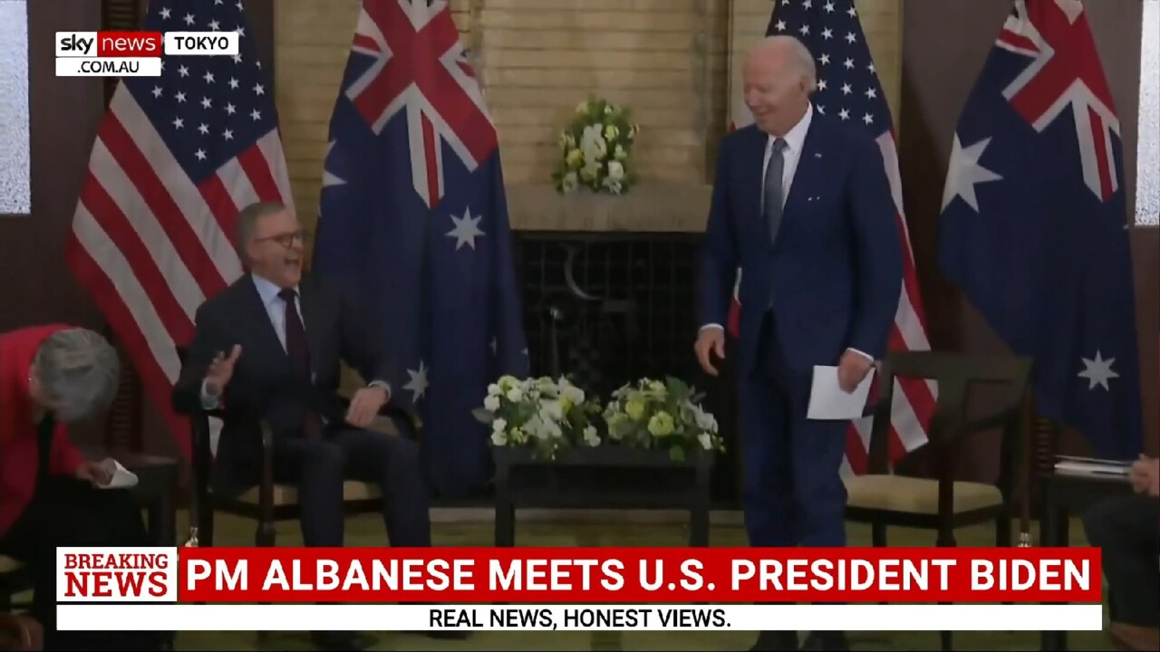Biden pretends to walk away from meeting with Albanese