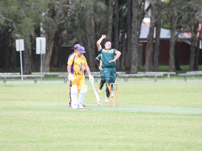 Palm Beach Currumbin (batting) vs. Helensvale in Community Div 1 Quinton Ryan. 25 November 2023 Palm Beach Picture by Richard Gosling