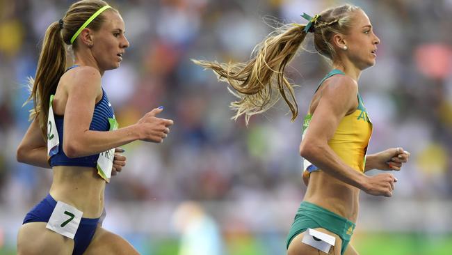 (L-R) USA's Courtney Frerichs, and Australia's Genevieve Lacaze compete in the Women's 3000m Steeplechase Round 1 during the athletics event at the Rio 2016 Olympic Games at the Olympic Stadium in Rio de Janeiro on August 13, 2016. / AFP PHOTO / Fabrice COFFRINI