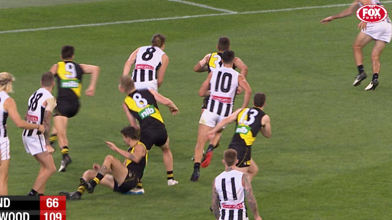 Jack Riewoldt not only injured his wrist ... here's the moment where he hurt his knee as well.