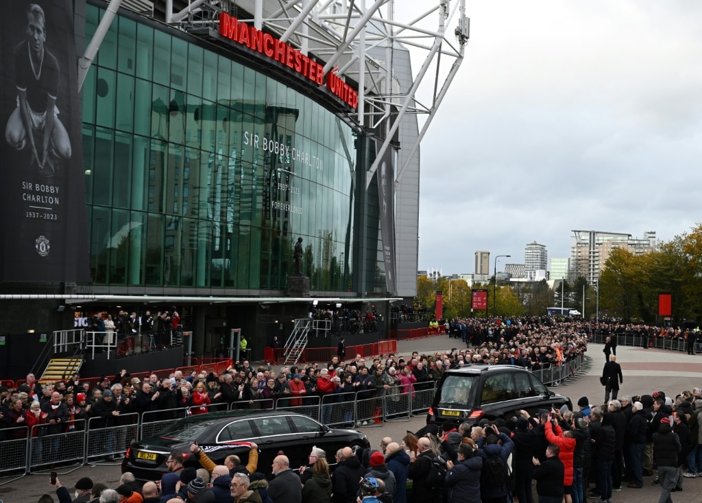 Thousands line Manchester streets to bid final farewell to Bobby ...