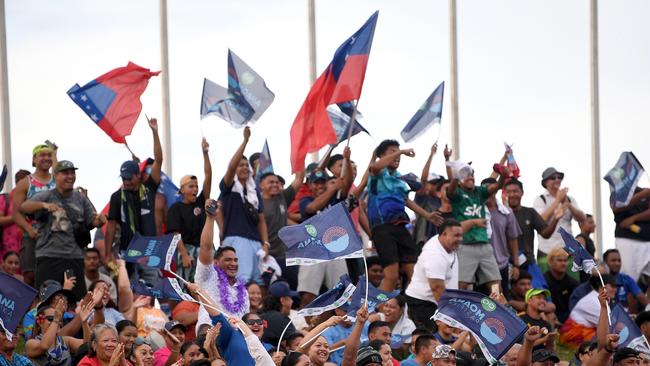 Local fans were out in force in Apia, Samoa. (Photo by Joe Allison/Getty Images)