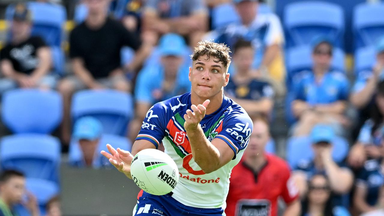 GOLD COAST, AUSTRALIA - MARCH 19: Reece Walsh of the Warriors passes the ball during the round two NRL match between the Gold Coast Titans and the New Zealand Warriors at Cbus Super Stadium, on March 19, 2022, in Gold Coast, Australia. (Photo by Bradley Kanaris/Getty Images)