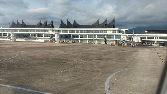 2. The shape of the roofsThe proliferation of inward curving roofs was evident within a second of touching down in Padang. This was a quirky surprise, and apparently stems from the horns of water buffalo which are part of the area's mythology. 
