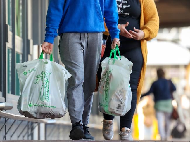 MELBOURNE, AUSTRALIA - NewsWire Photos AUGUST 9, 2022 :  Shoppers outside Woolworths in the Melbourne suburb of Moonee Ponds.The Australian Bureau of Statistics is due to release the latest monthly household spending indicator, revealing how much more and less we are spending each month. Picture NCA NewsWire / Ian Currie