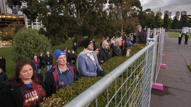 People without tickets watch from outside the fence at the Anzac Day Dawn Service. Picture: NCA NewsWire/David Geraghty