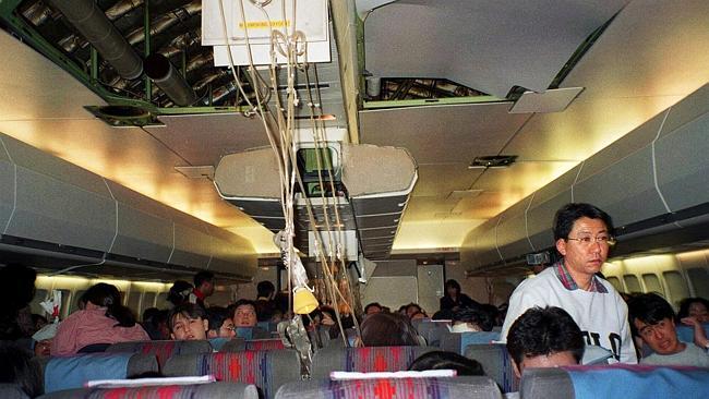 A United Airlines Flight 826 encountered turbulence from Tokyo to Honolulu in 1997, plunging 300m injuring many passengers and killing one woman.