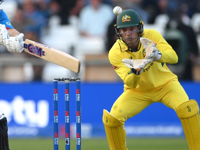 LEEDS, ENGLAND - SEPTEMBER 21: England batsman Jacob  Bethell hits out watched by Alex Carey, only to be caught out during the 2nd Metro Bank ODI between England and Australia at Headingley on September 21, 2024 in Leeds, England.  (Photo by Stu Forster/Getty Images)