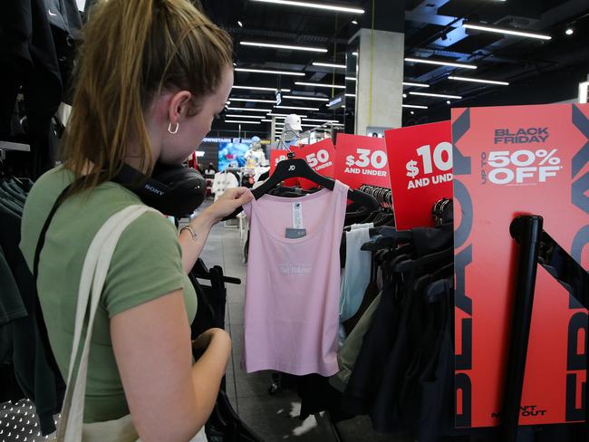 SYDNEY, AUSTRALIA : NewsWire Photos – NOVEMBER 26 2024; Black Friday sales start early in Pitt Street Mall, the main shopping district in the CBD in Sydney in Sydney. Picture: NewsWire / Gaye Gerard