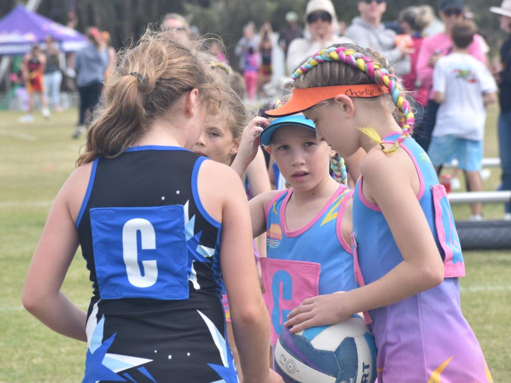 On court at the Cap Coast Junior Netball Carnival at the Barmaryee Multi Sports Precinct, Yeppoon, on August 11, 2024. Photo: Pam McKay