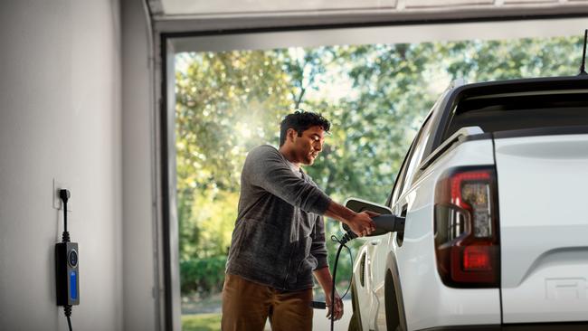 The Ford Ranger plug-in hybrid will be able to drive for up to 45km on a single charge of its battery, with the petrol engine then able to take over