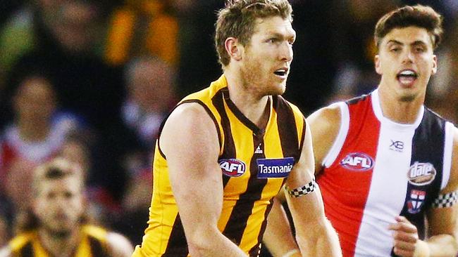 MELBOURNE, AUSTRALIA - AUGUST 18:  Ben McEvoy of the Hawks runs with the ball during the round 22 AFL match between the St Kilda Saints and Hawthorn Hawks at Etihad Stadium on August 18, 2018 in Melbourne, Australia.  (Photo by Michael Dodge/Getty Images)