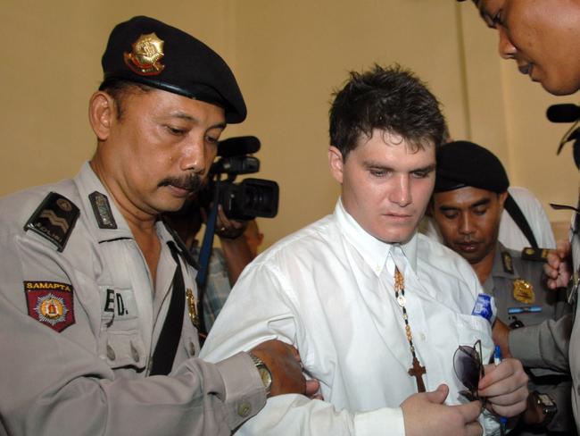 26/08/2010 WIRE: (FILES) Convicted Australian drug smuggler Scott Rush (C) is escorted by policemen to the court in Denpasar on the Indonesian resort island of Bali on August 26, 2010 to appeal his death sentence for a 2005 attempt to smuggle 8.3 kilogrammes (18.3 pounds) of heroin into Australia.  Australian drug smuggler Scott Rush, one of a gang known as the Bali Nine, has won an appeal against his death sentence in Indonesia, his lawyer said on May 10, 2011.    AFP PHOTO / SONNY TUMBELAKA / FILES