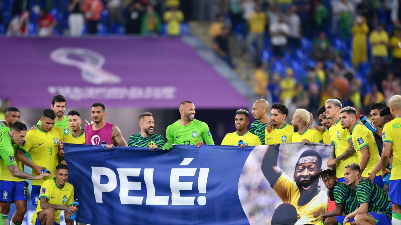 Pele health news, family joins him in hospital, cancer worsens