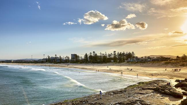 Wollongong is a great spot for a dip and dine. Picture: Destination NSW