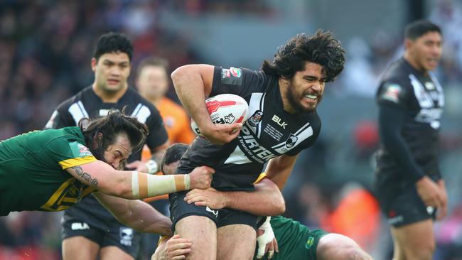 Tohu Harris of New Zealand is tackled by Aaron Woods.