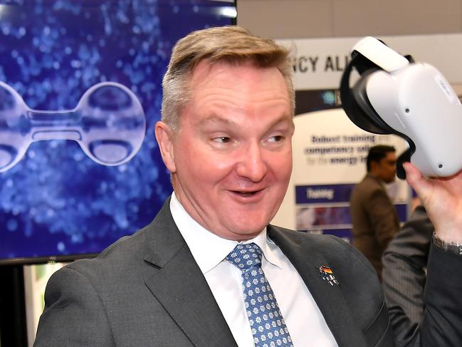 BRISBANE, AUSTRALIA. NewsWire Photos. SEPTEMBER 13, 2024. Minister Chris Bowen at the APAC Hydrogen Summit in Brisbane.  Picture:  NewsWire/ John Gass