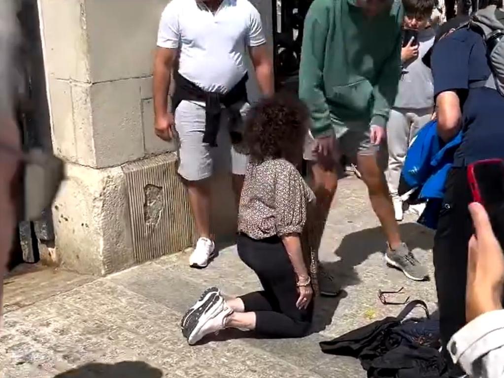 Many rushed to her aid where she remained on her knees for a moment, looking dazed. Picture: X/OliLondonTV