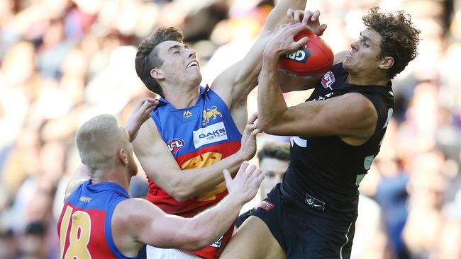 Charlie Curnow takes a contested mark before converting the goal. Picture: Michael Klein