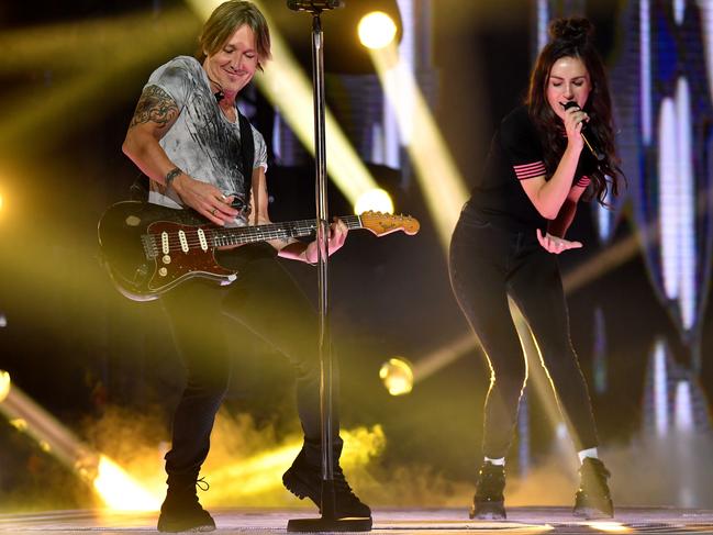 Keith Urban and Amy Shark performed at the 32nd ARIA Awards in 2018. Picture: AAP Image/Joel Carrett