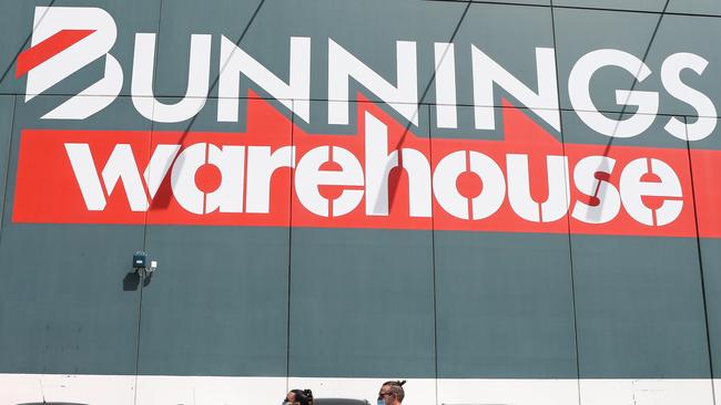 SYDNEY, AUSTRALIA - NewsWire Photos, SEPTEMBER, 27 2021: People are seen at Bunnings in Alexandria as Covid-19 restrictions ease in Sydney. Picture: NCA NewsWire / Gaye Gerard